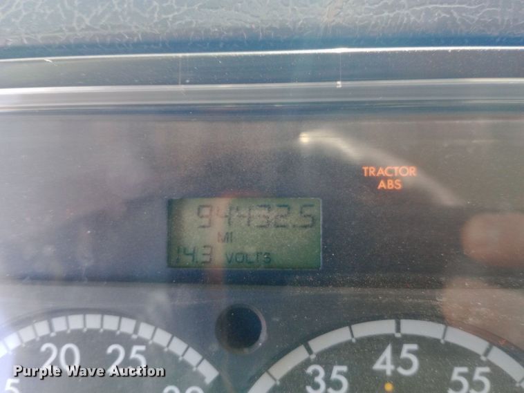 image for item EO0571 2002 Freightliner FL70 dump truck