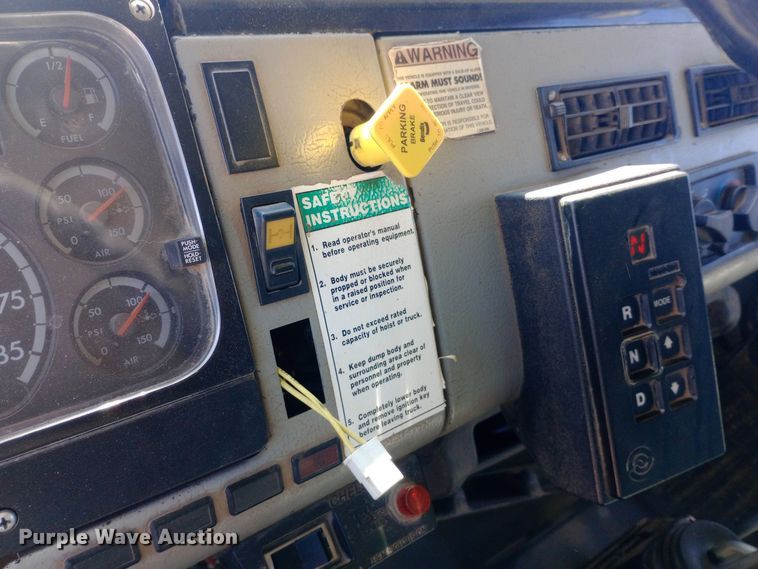 image for item EO0571 2002 Freightliner FL70 dump truck