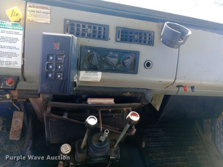 image for item EO0571 2002 Freightliner FL70 dump truck