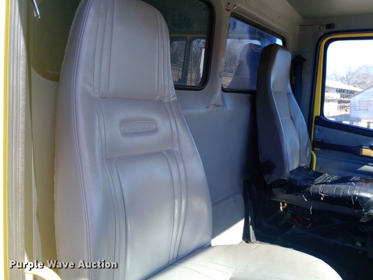 image for item EO0571 2002 Freightliner FL70 dump truck