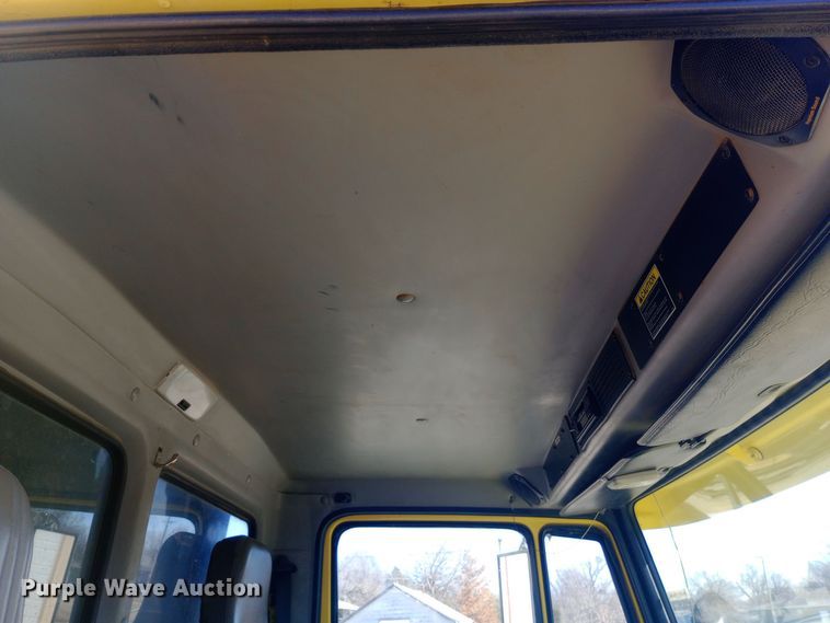 image for item EO0571 2002 Freightliner FL70 dump truck