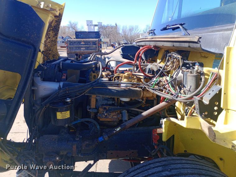 image for item EO0571 2002 Freightliner FL70 dump truck