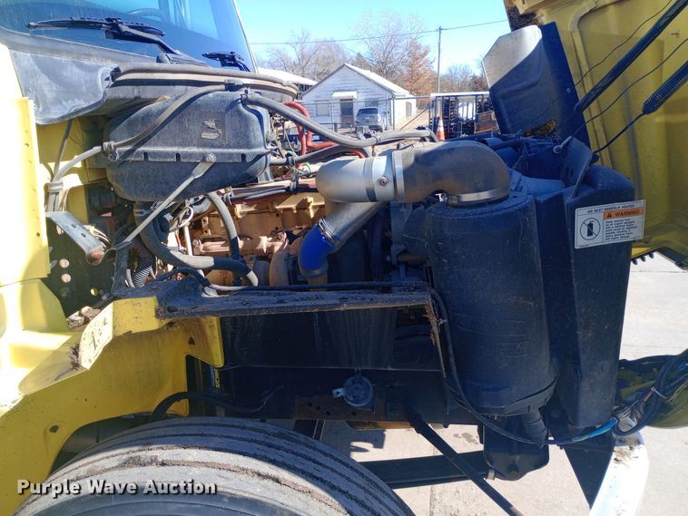 image for item EO0571 2002 Freightliner FL70 dump truck