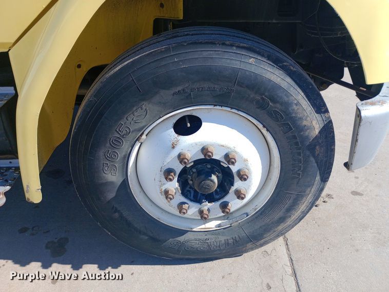 image for item EO0571 2002 Freightliner FL70 dump truck