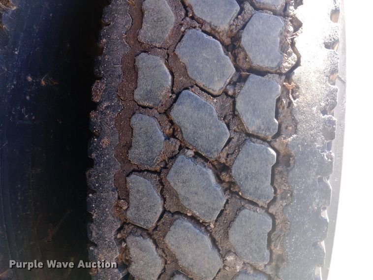 image for item EO0571 2002 Freightliner FL70 dump truck