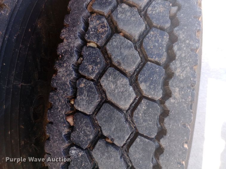 image for item EO0571 2002 Freightliner FL70 dump truck