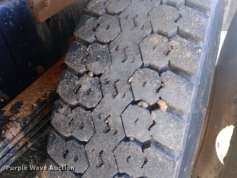 image for item EO0571 2002 Freightliner FL70 dump truck