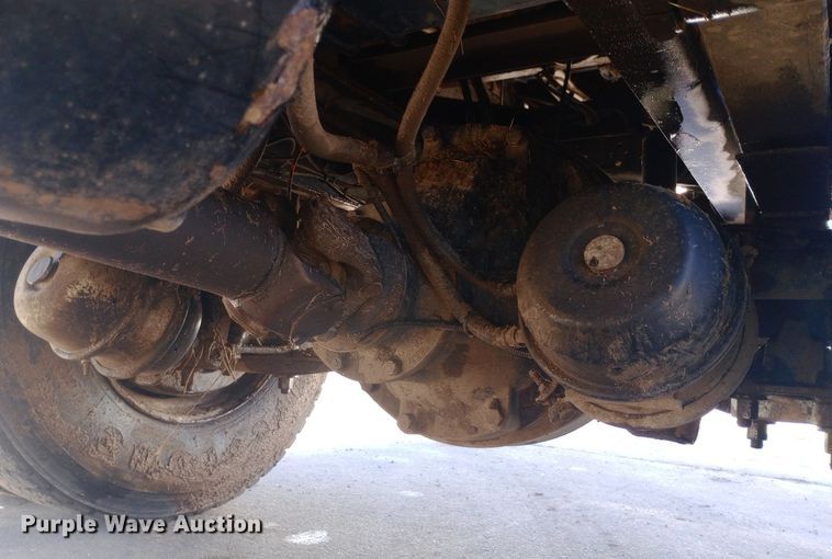 image for item EO0571 2002 Freightliner FL70 dump truck