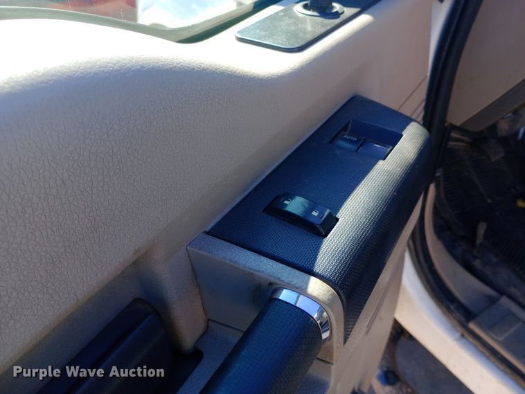 image for item EO0572 2008 Ford F250 Super Duty SuperCab pickup truck