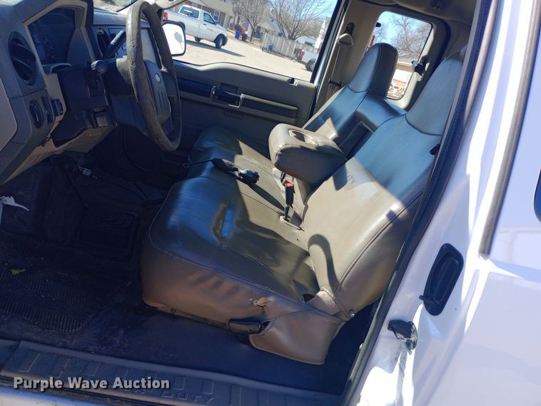 image for item EO0572 2008 Ford F250 Super Duty SuperCab pickup truck