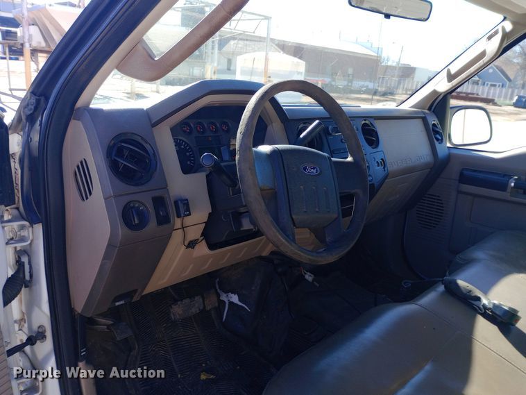 image for item EO0572 2008 Ford F250 Super Duty SuperCab pickup truck