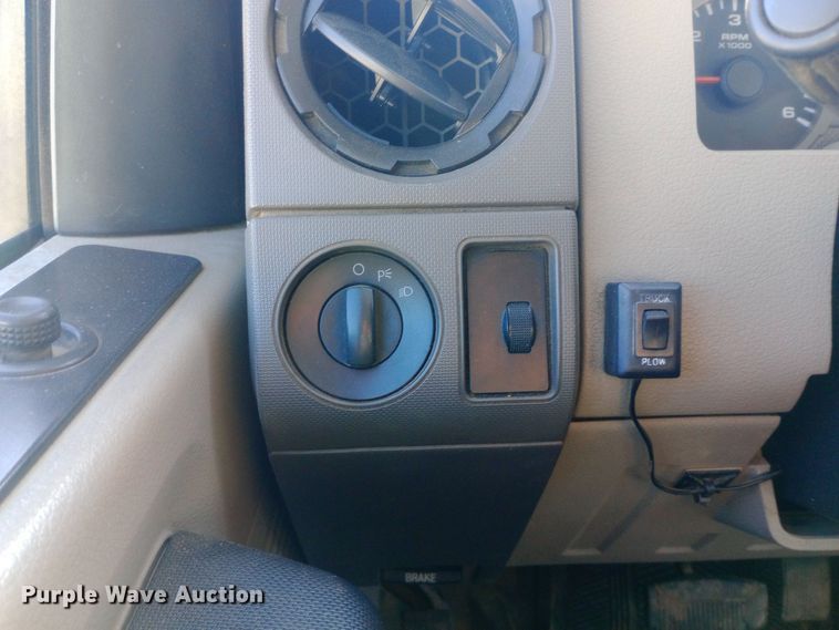 image for item EO0572 2008 Ford F250 Super Duty SuperCab pickup truck