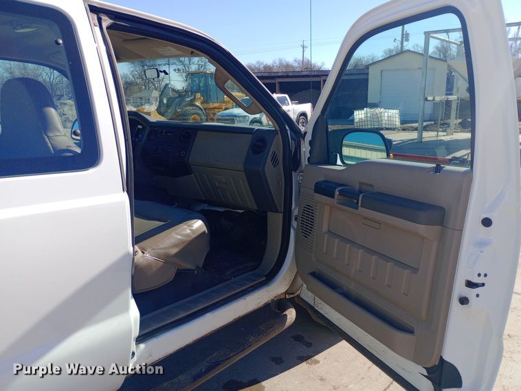 image for item EO0572 2008 Ford F250 Super Duty SuperCab pickup truck