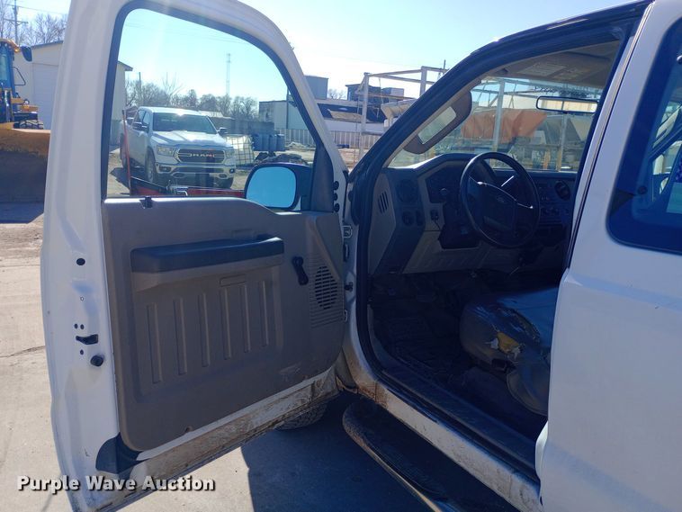 image for item EO0573 2008 Ford F250 Super Duty SuperCab pickup truck