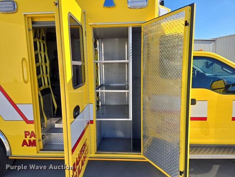 image for item EQ3931 2017 Ford  F550 Super Duty XLT ambulance
