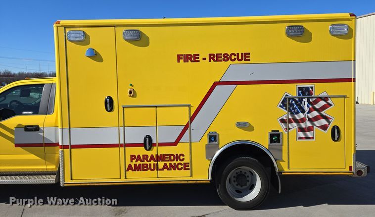 image for item EQ3931 2017 Ford  F550 Super Duty XLT ambulance