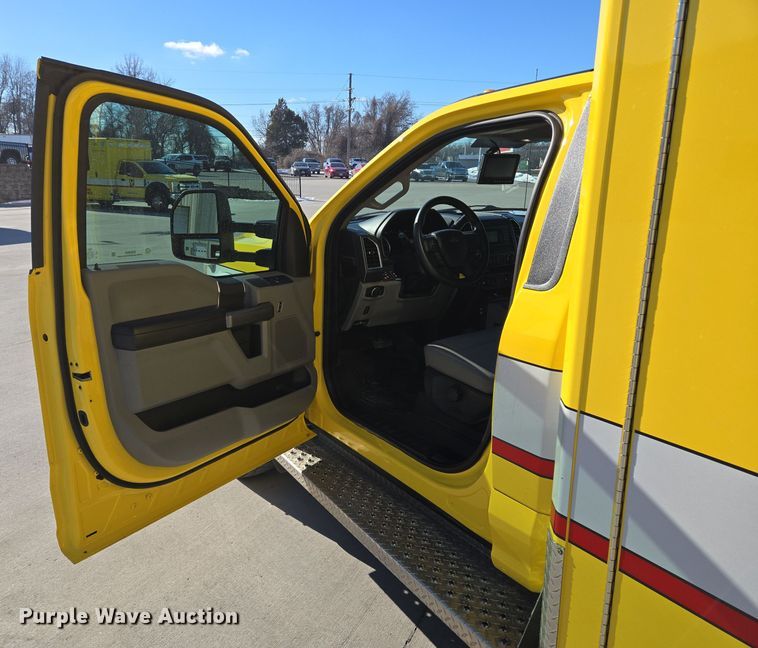 image for item EQ3931 2017 Ford  F550 Super Duty XLT ambulance