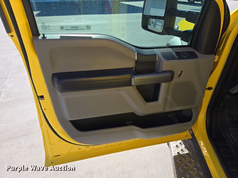 image for item EQ3931 2017 Ford  F550 Super Duty XLT ambulance