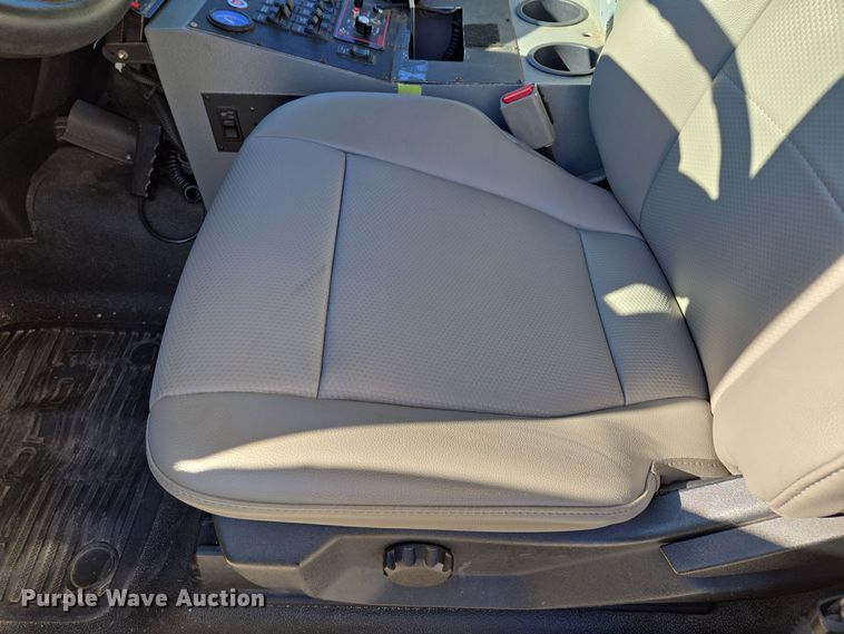 image for item EQ3931 2017 Ford  F550 Super Duty XLT ambulance