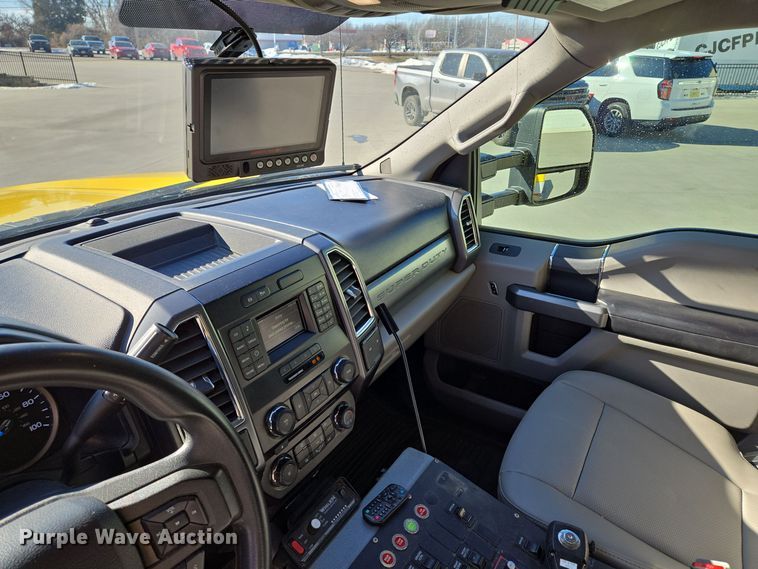 image for item EQ3931 2017 Ford  F550 Super Duty XLT ambulance