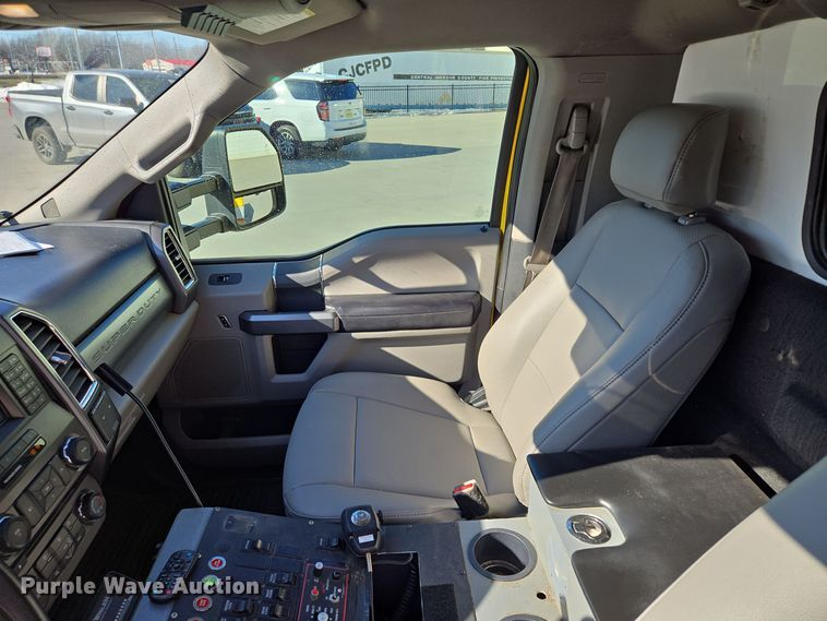 image for item EQ3931 2017 Ford  F550 Super Duty XLT ambulance