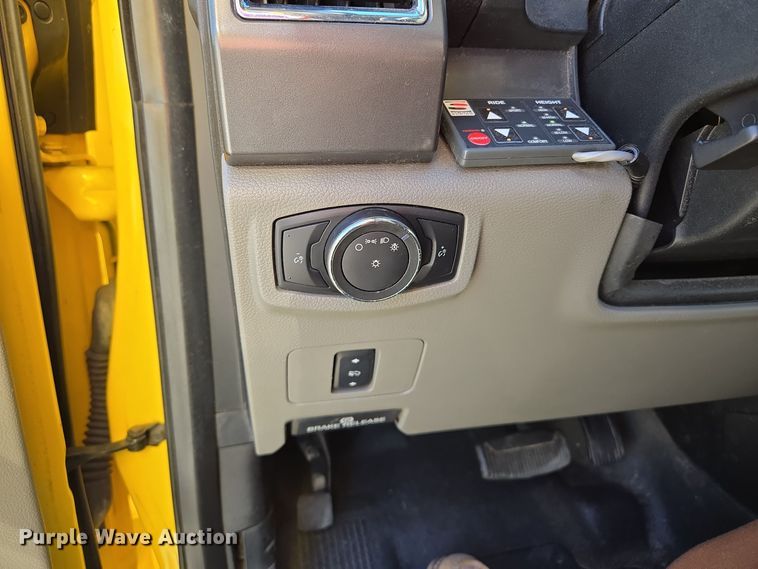 image for item EQ3931 2017 Ford  F550 Super Duty XLT ambulance