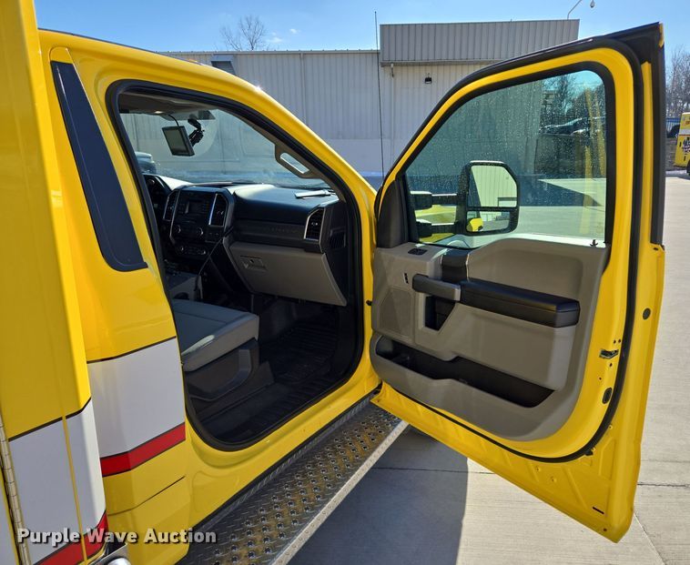 image for item EQ3931 2017 Ford  F550 Super Duty XLT ambulance