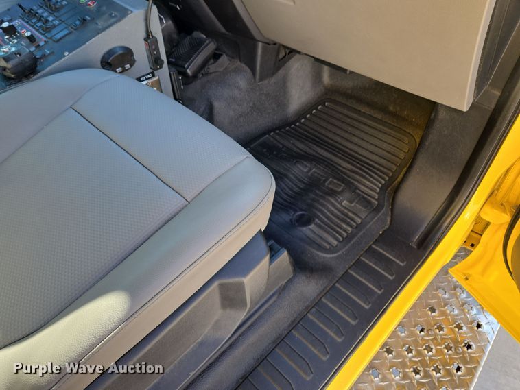 image for item EQ3931 2017 Ford  F550 Super Duty XLT ambulance