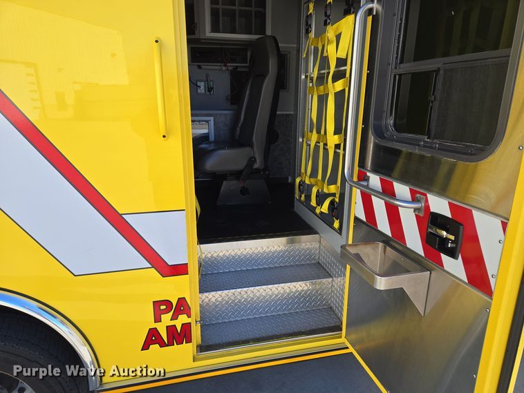 image for item EQ3931 2017 Ford  F550 Super Duty XLT ambulance