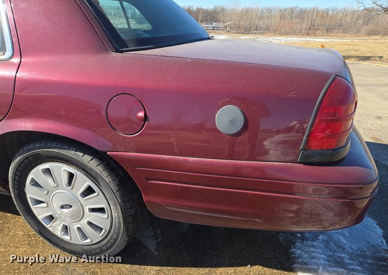 image for item EQ3936 2010 Ford Crown Victoria  Police Interceptor 