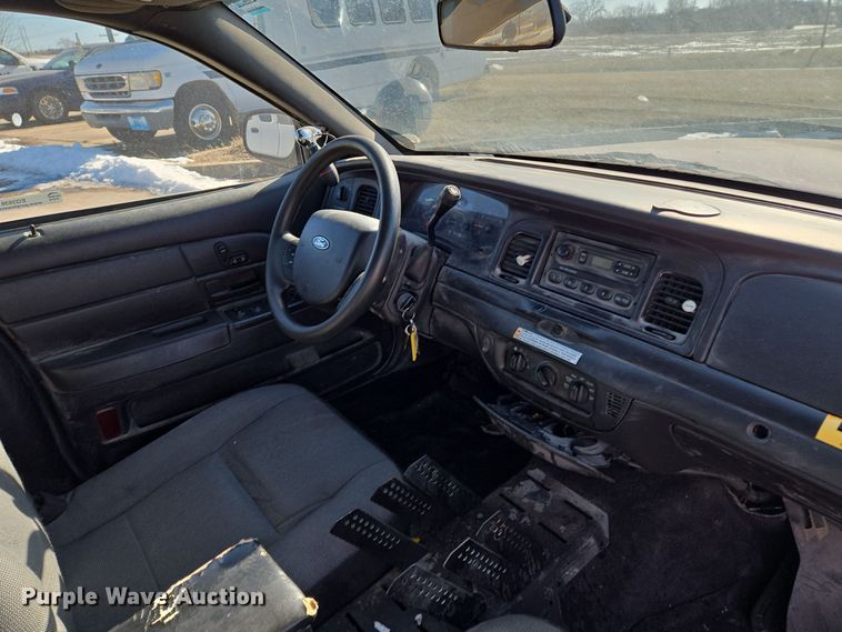 image for item EQ3936 2010 Ford Crown Victoria  Police Interceptor 