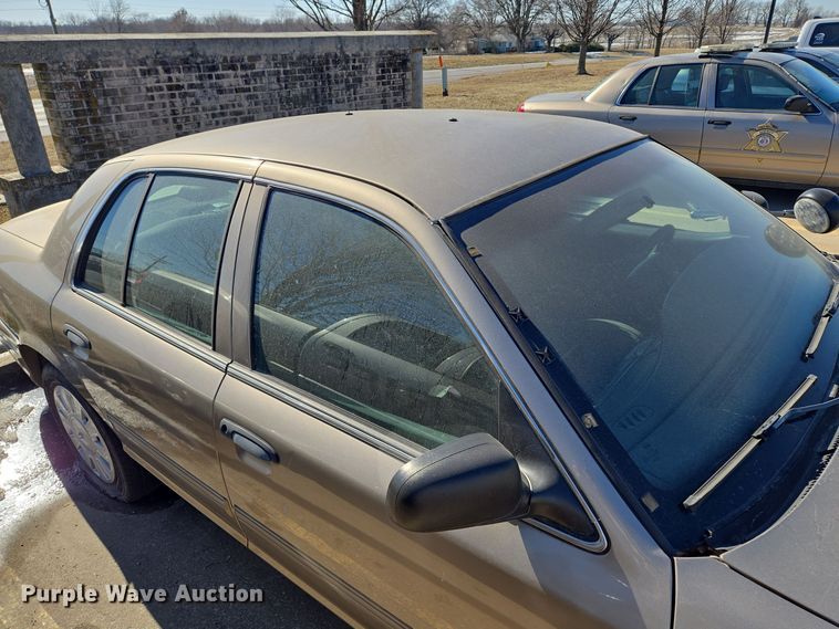 image for item EQ3937 2010 Ford  Crown Victoria  Police Interceptor 