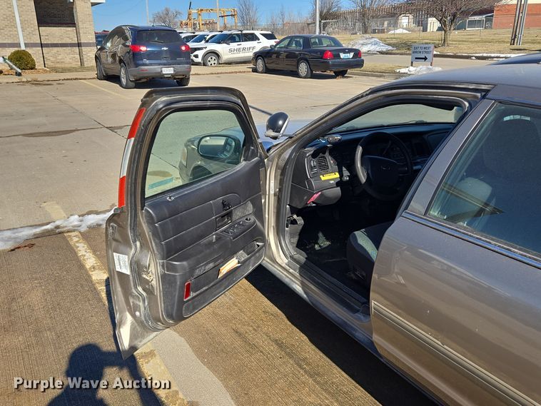 image for item EQ3937 2010 Ford  Crown Victoria  Police Interceptor 