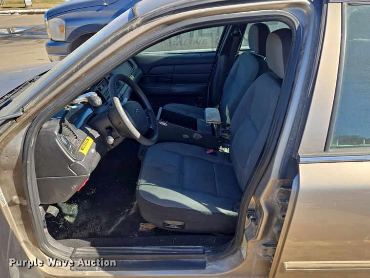 image for item EQ3937 2010 Ford  Crown Victoria  Police Interceptor 