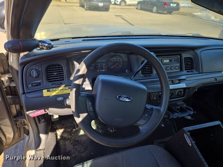 image for item EQ3937 2010 Ford  Crown Victoria  Police Interceptor 