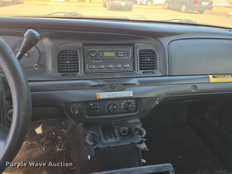 image for item EQ3937 2010 Ford  Crown Victoria  Police Interceptor 