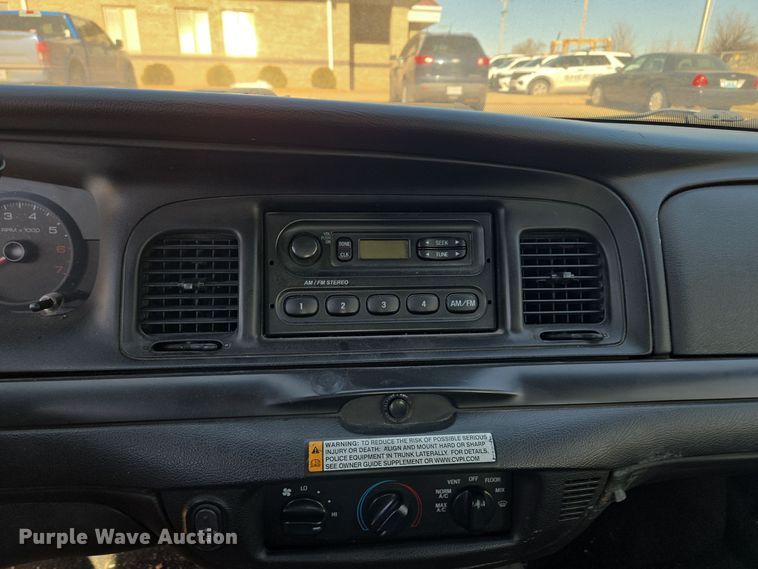 image for item EQ3937 2010 Ford  Crown Victoria  Police Interceptor 