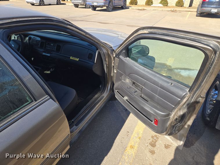 image for item EQ3937 2010 Ford  Crown Victoria  Police Interceptor 