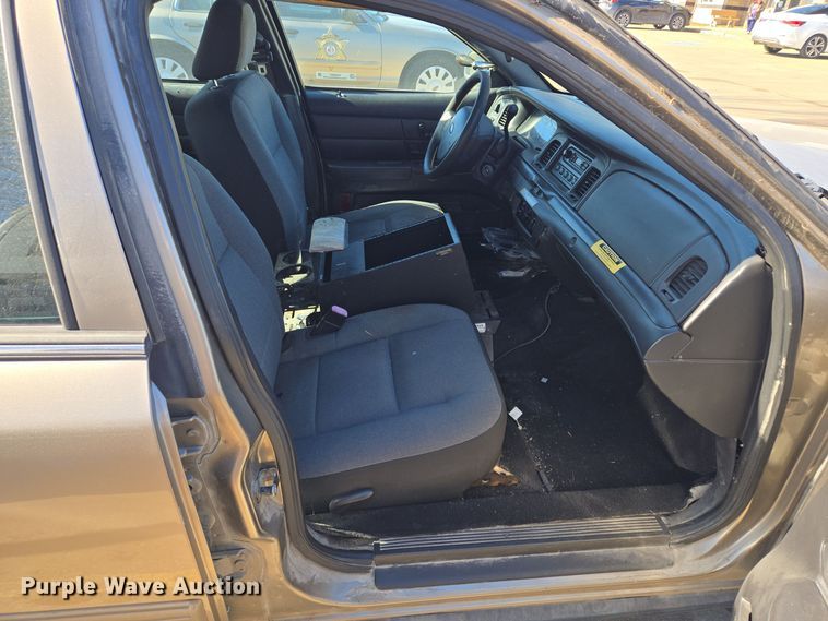 image for item EQ3937 2010 Ford  Crown Victoria  Police Interceptor 
