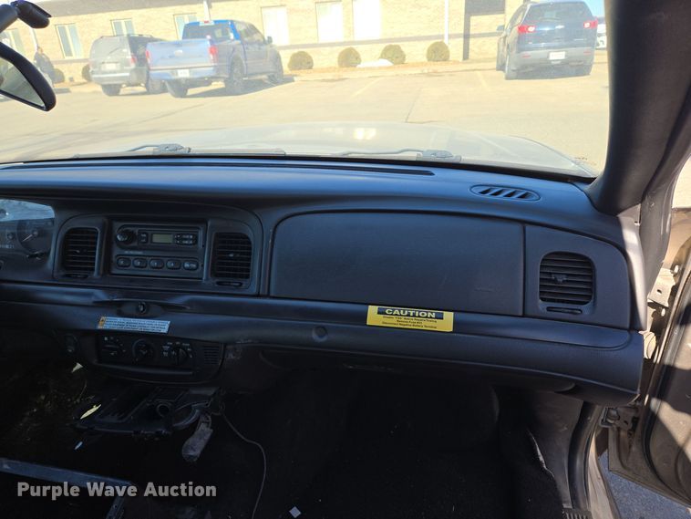 image for item EQ3937 2010 Ford  Crown Victoria  Police Interceptor 