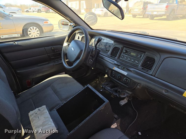 image for item EQ3937 2010 Ford  Crown Victoria  Police Interceptor 
