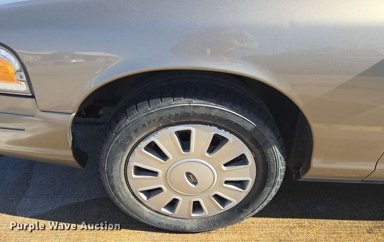 image for item EQ3937 2010 Ford  Crown Victoria  Police Interceptor 