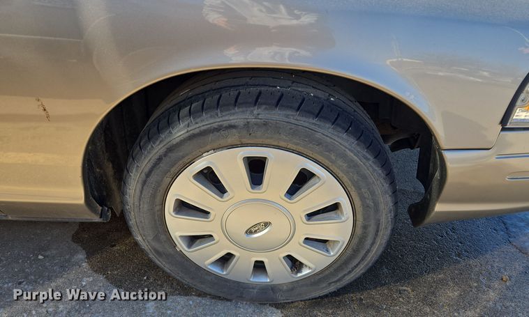 image for item EQ3937 2010 Ford  Crown Victoria  Police Interceptor 