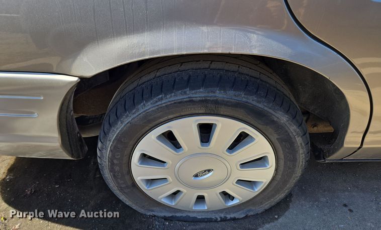 image for item EQ3937 2010 Ford  Crown Victoria  Police Interceptor 