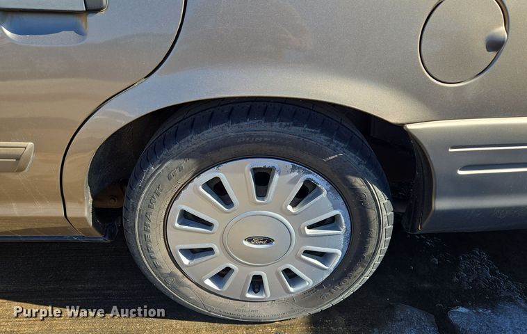 image for item EQ3937 2010 Ford  Crown Victoria  Police Interceptor 