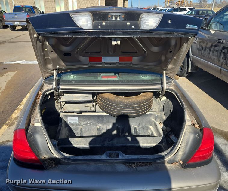 image for item EQ3937 2010 Ford  Crown Victoria  Police Interceptor 