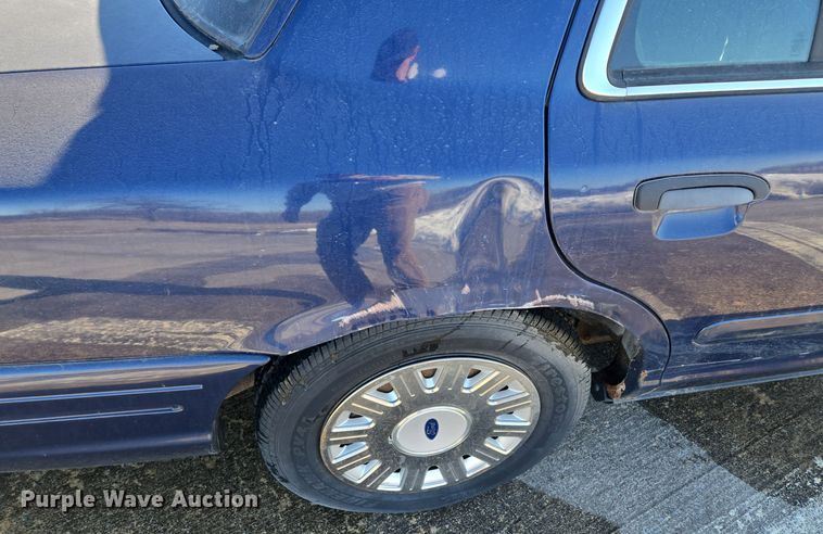 image for item EQ3938 2005 Ford  Crown Victoria  Police Interceptor 