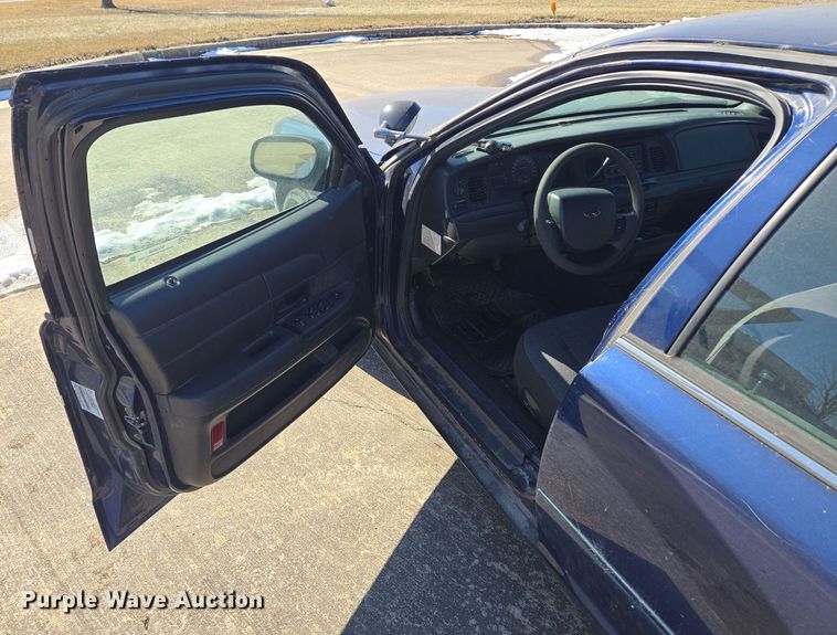 image for item EQ3938 2005 Ford  Crown Victoria  Police Interceptor 