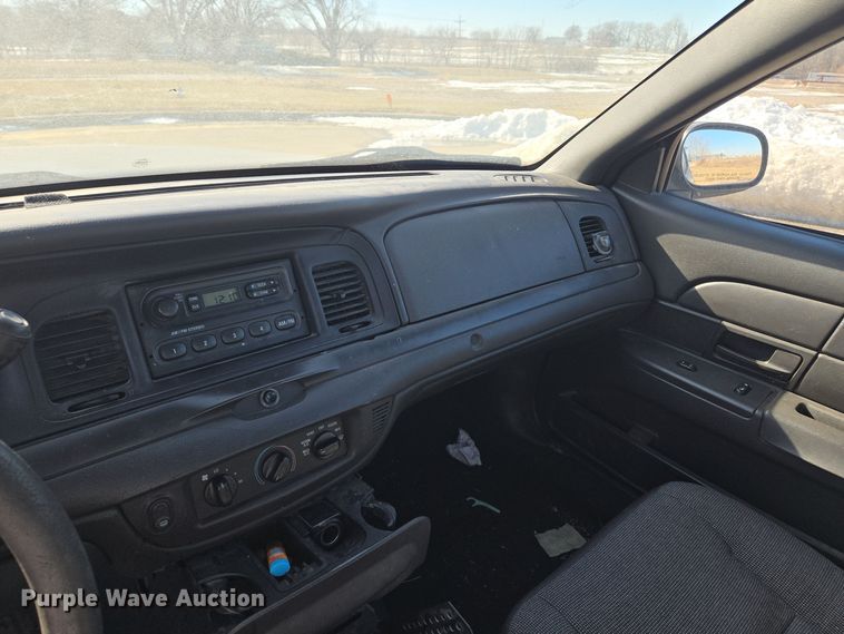 image for item EQ3938 2005 Ford  Crown Victoria  Police Interceptor 