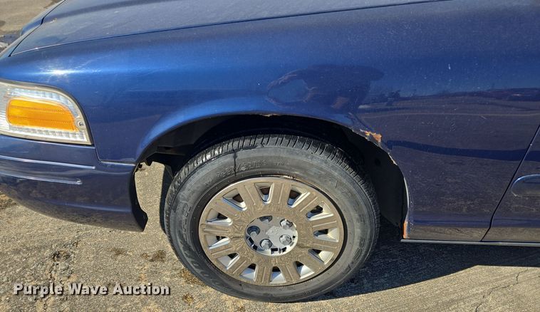 image for item EQ3938 2005 Ford  Crown Victoria  Police Interceptor 